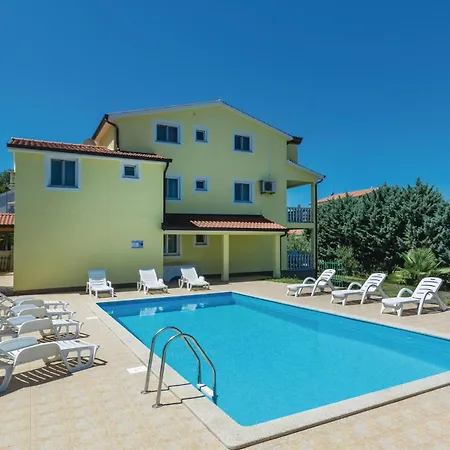 1 Bedroom Stunning Apartment In Porec Apartment *