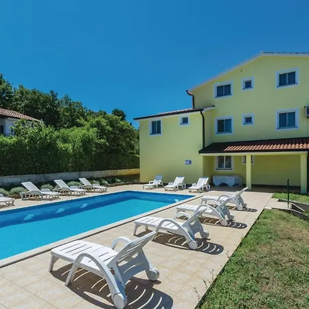 Mugeba Ii アパート